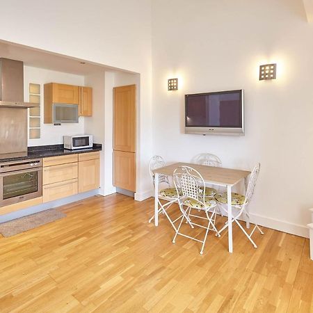 سكرابورو Host & Stay - Penthouse Pad المظهر الخارجي الصورة