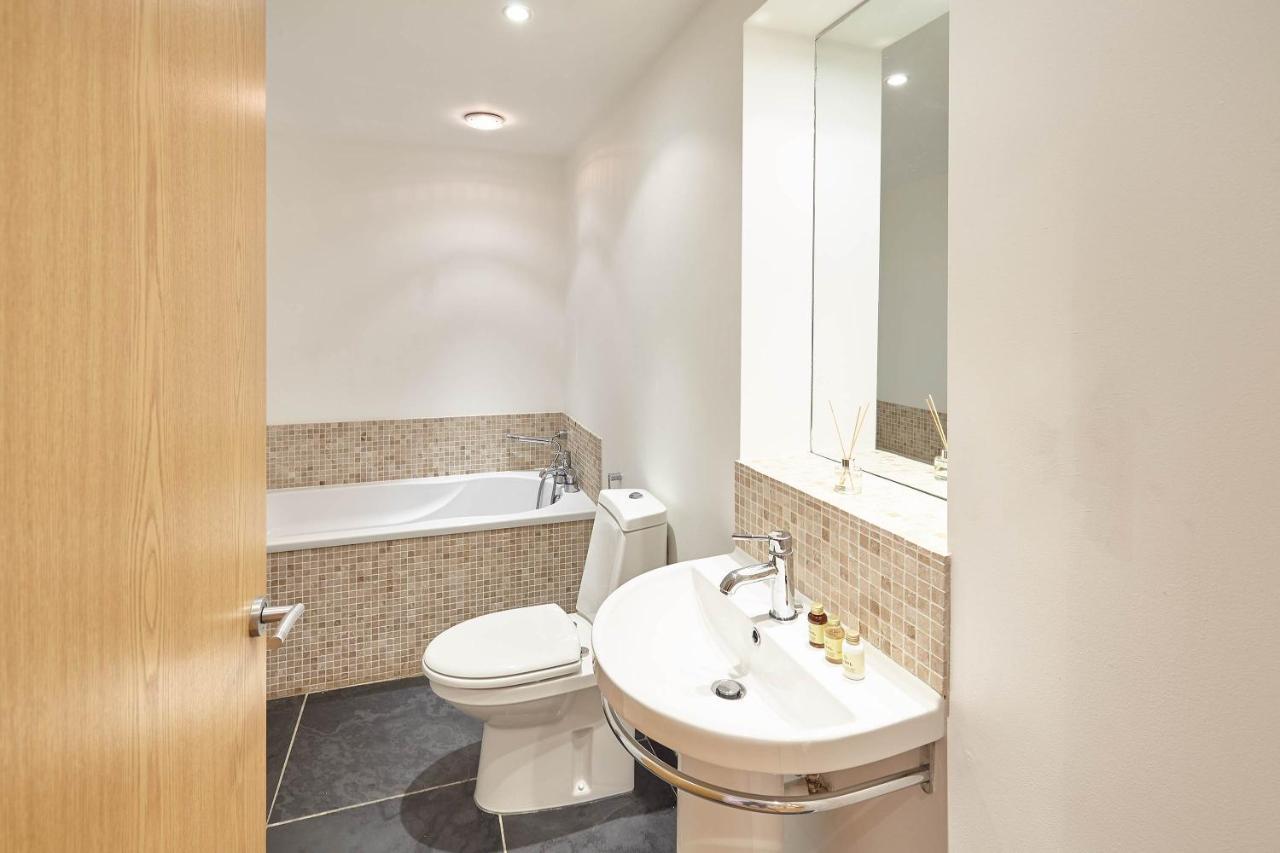 سكرابورو Host & Stay - Penthouse Pad المظهر الخارجي الصورة